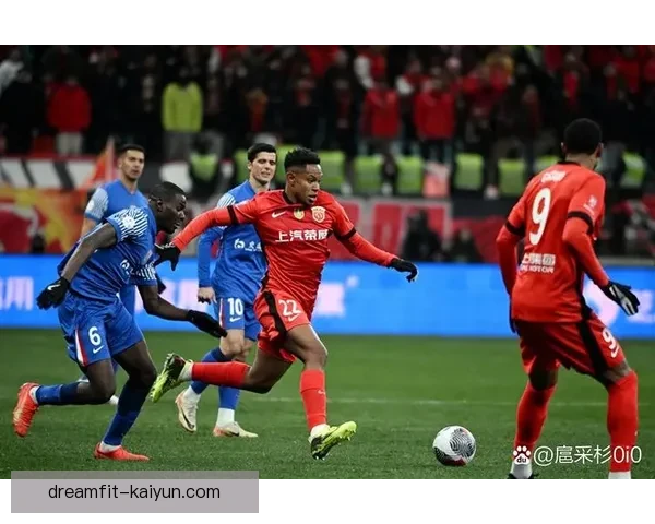中超焦点战：顶级球队对决，争冠悬念持续升温，表现备受关注