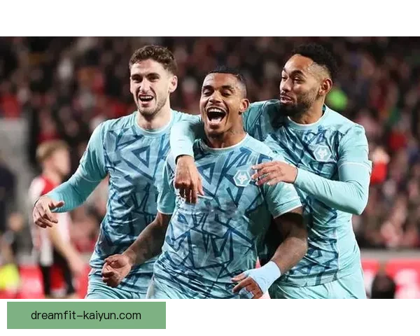 英超埃弗顿状态回暖但遭遇惨败，未来需重新调整战术